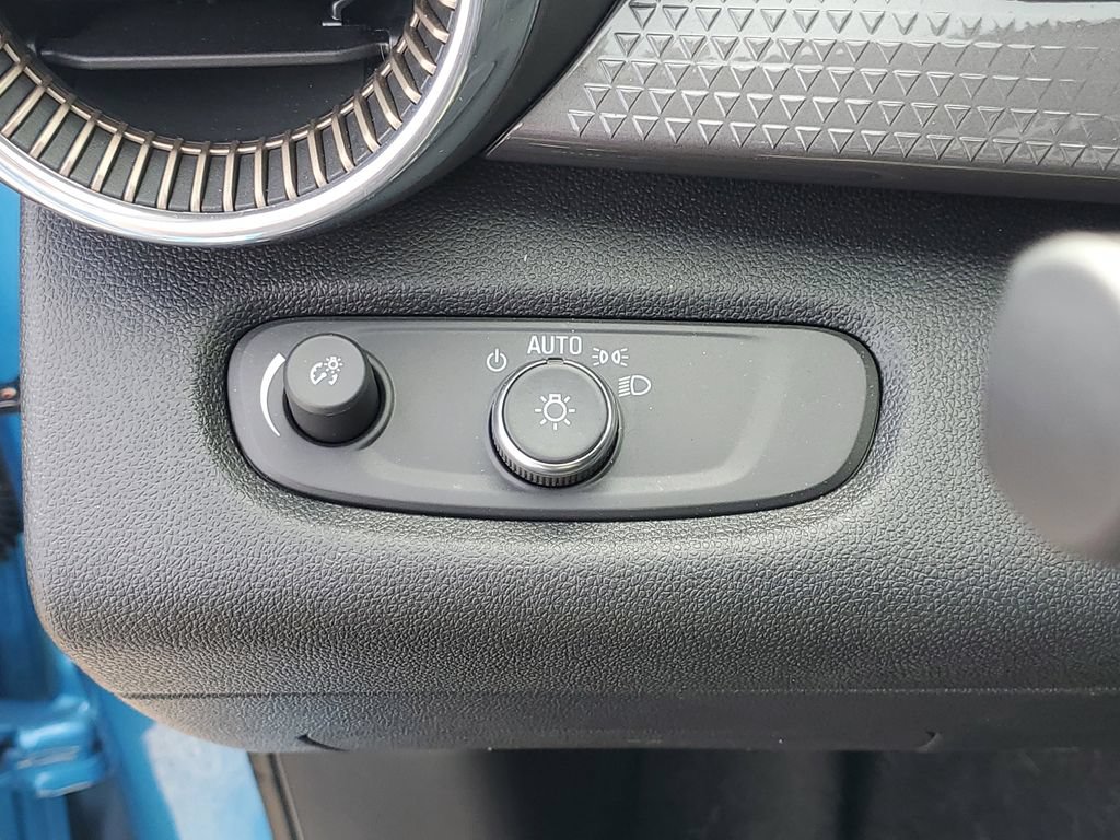Used 2025 Chevrolet Trax ACTIV w/ Sunroof Package FWD image 22