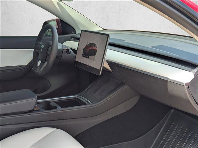 Used 2022 Tesla Model Y Long Range image 22