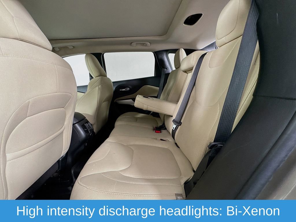 Used 2017 Jeep Cherokee Latitude w/ Comfort/Convenience Group image 29