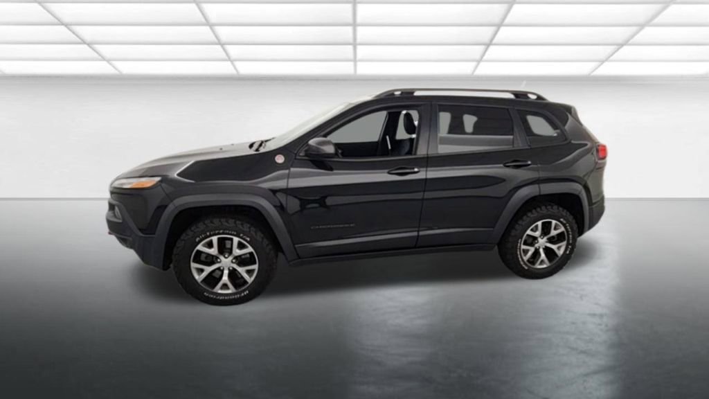 Used 2015 Jeep Cherokee Trailhawk w/ Comfort/Convenience Group AWD/4WD image 3