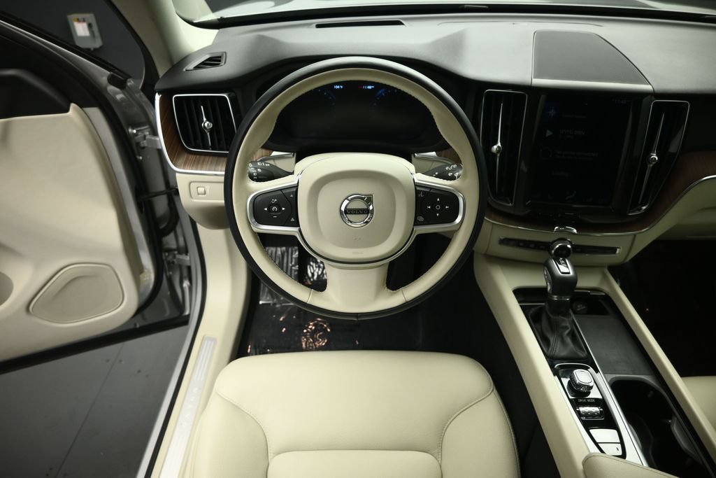 Used 2021 Volvo XC60 T5 Momentum w/ Advanced Package AWD/4WD image 33
