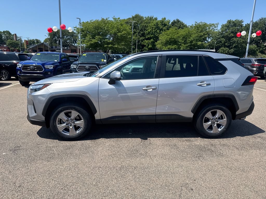 Used 2025 Toyota RAV4 XLE AWD/4WD image 4
