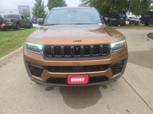 New 2027 Jeep Grand Cherokee Summit AWD/4WD image 2