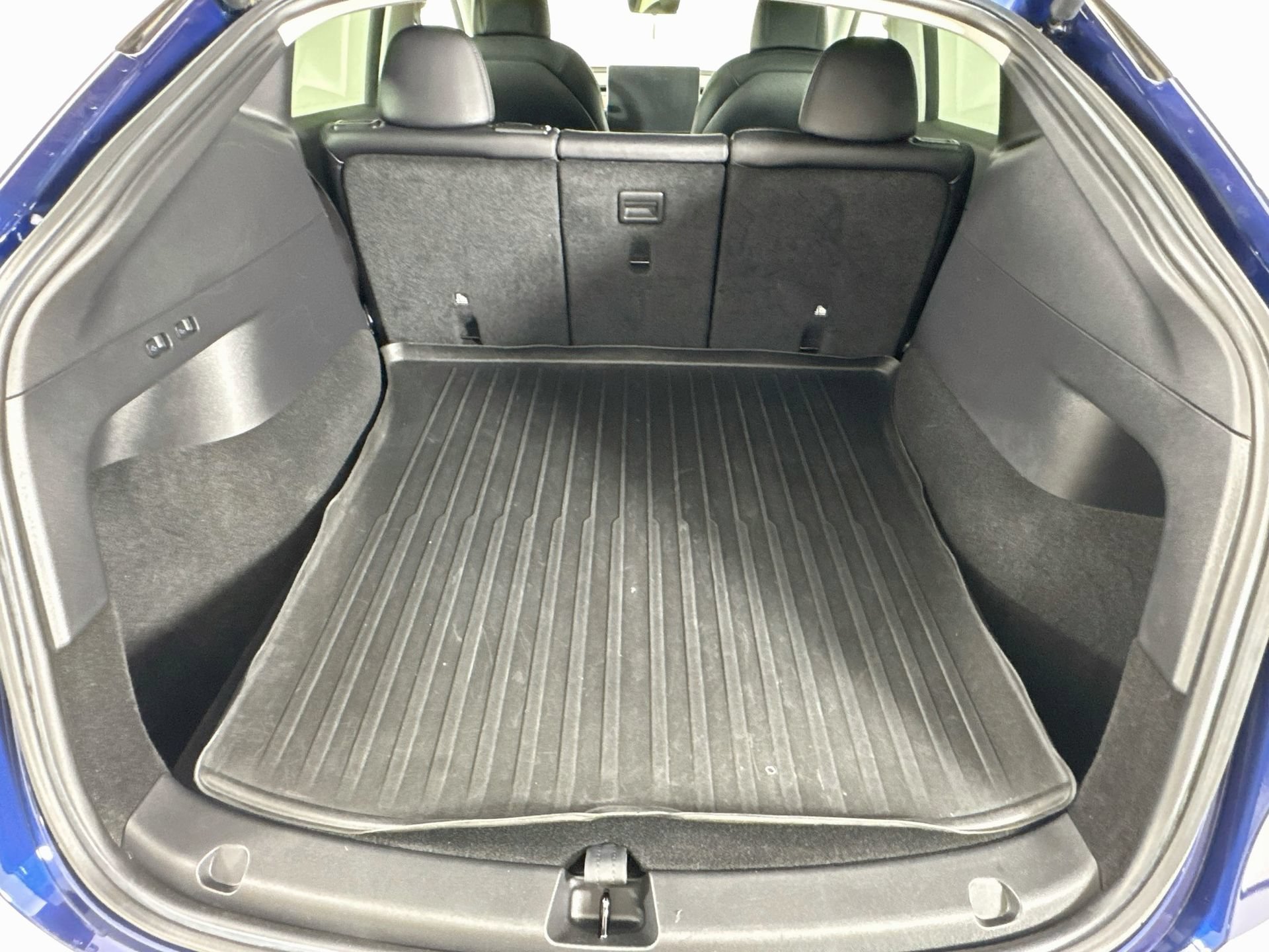 Used 2021 Tesla Model Y Long Range AWD/4WD image 25