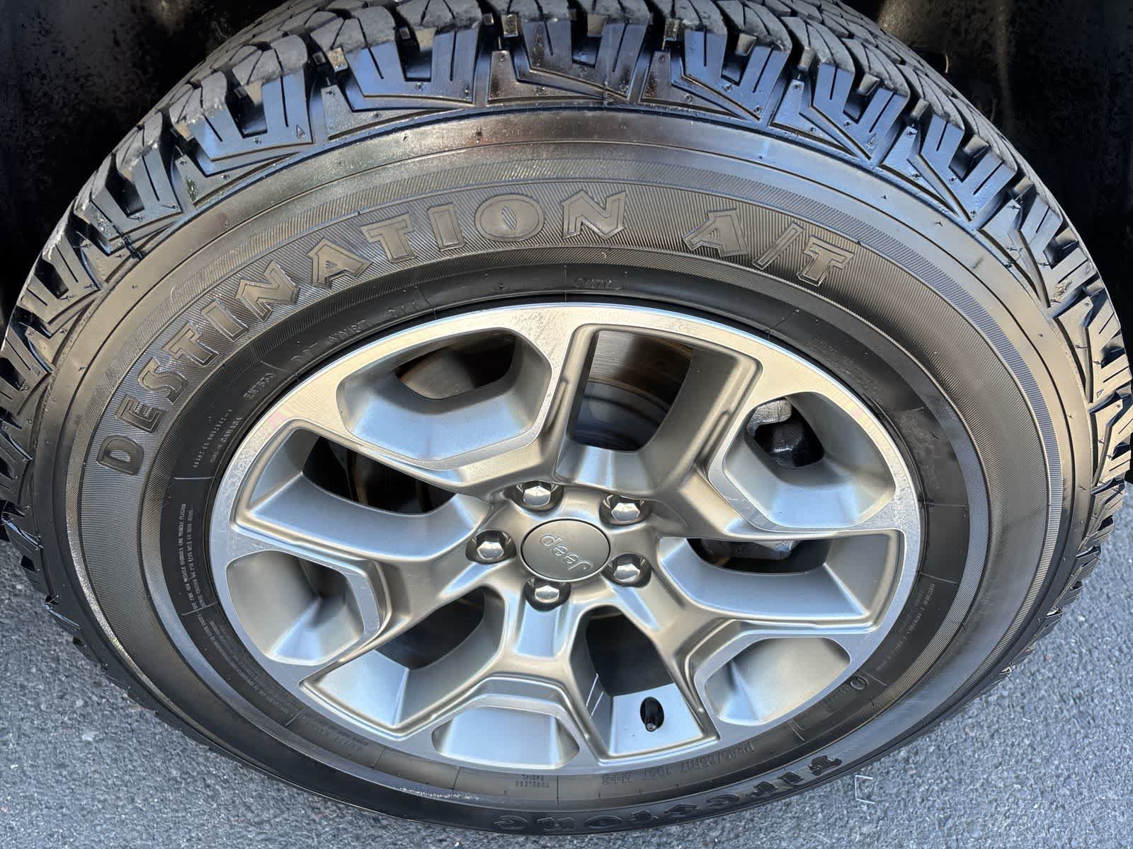 Used 2022 Jeep Cherokee Trailhawk AWD/4WD image 4