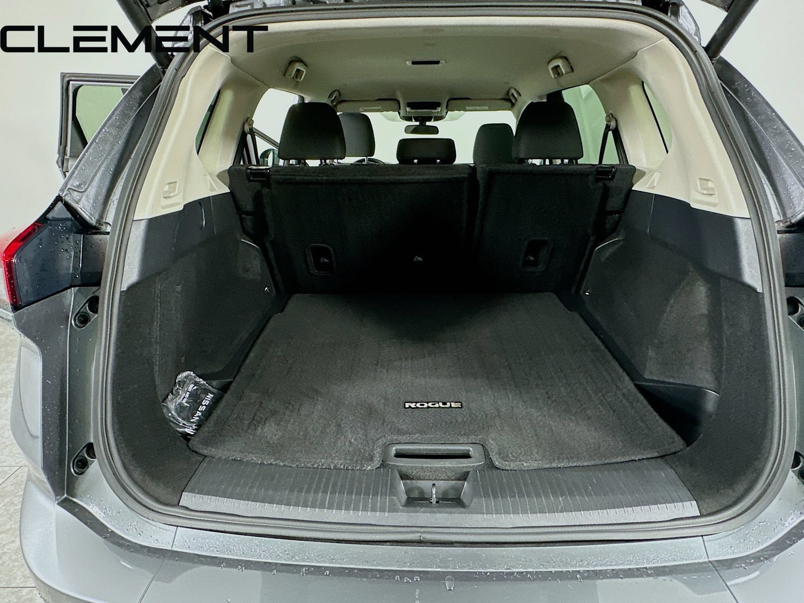 Used 2024 Nissan Rogue SV AWD/4WD image 11