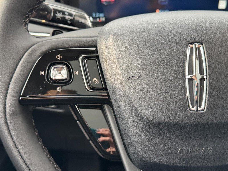 Certified 2025 Lincoln Corsair AWD w/ Equipment Group 101A image 21