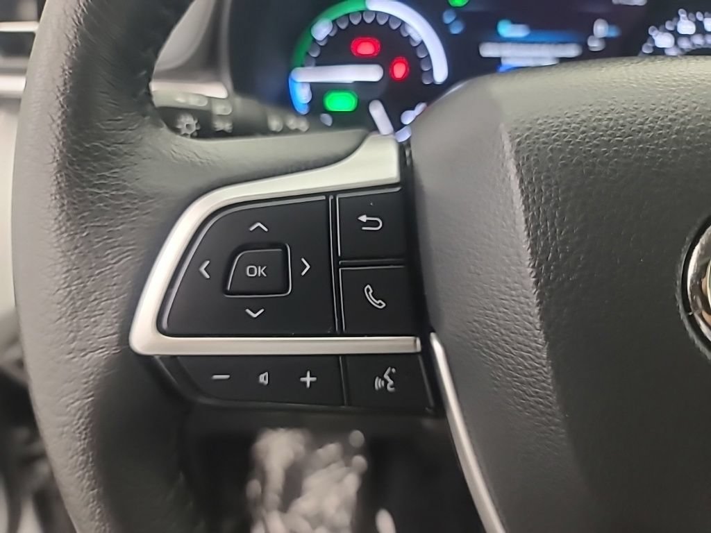 Used 2025 Toyota Sienna XLE FWD image 33