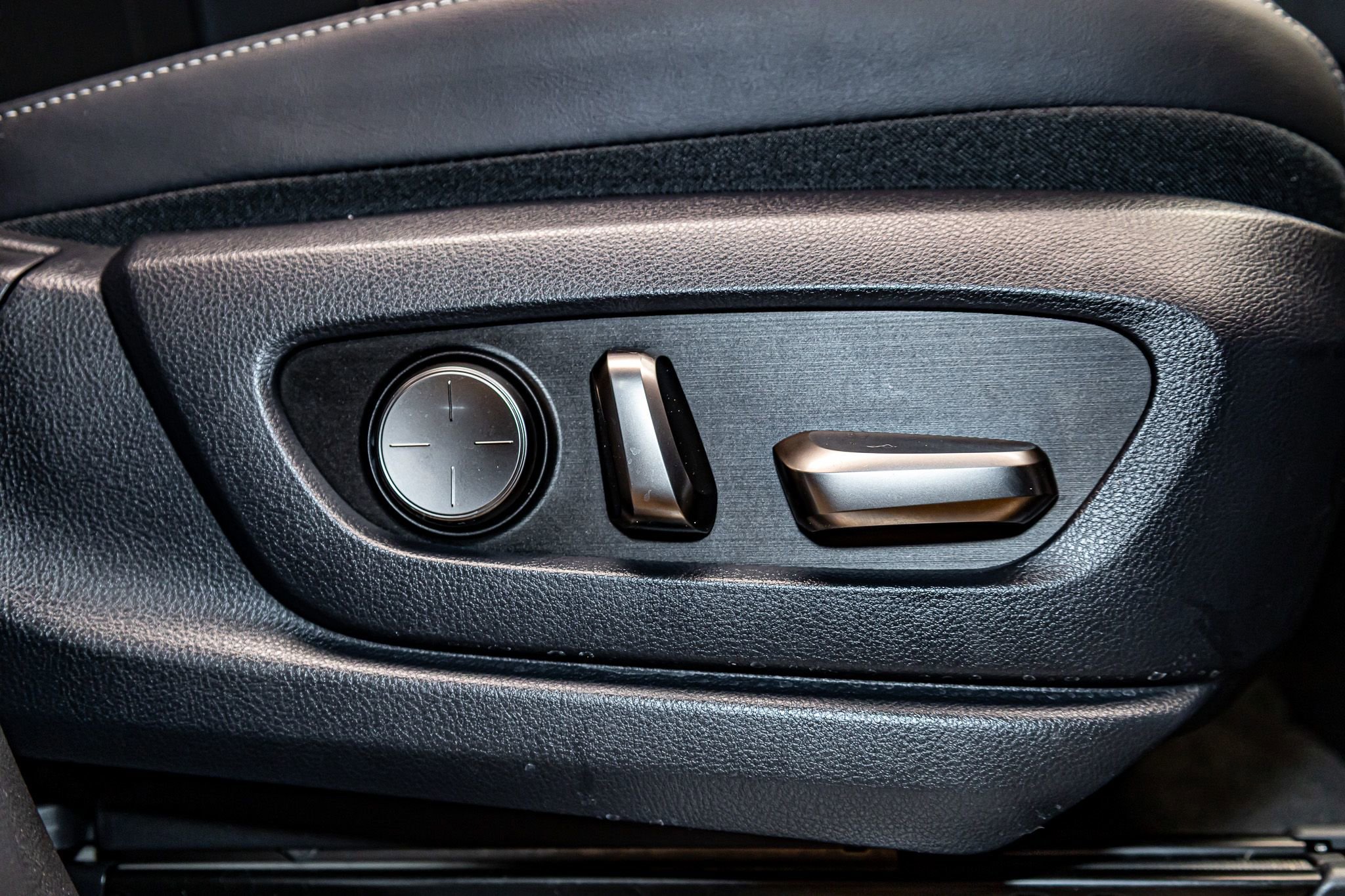 Used 2022 Lexus LX 600 F Sport w/ Accessory Package (Z1) image 29