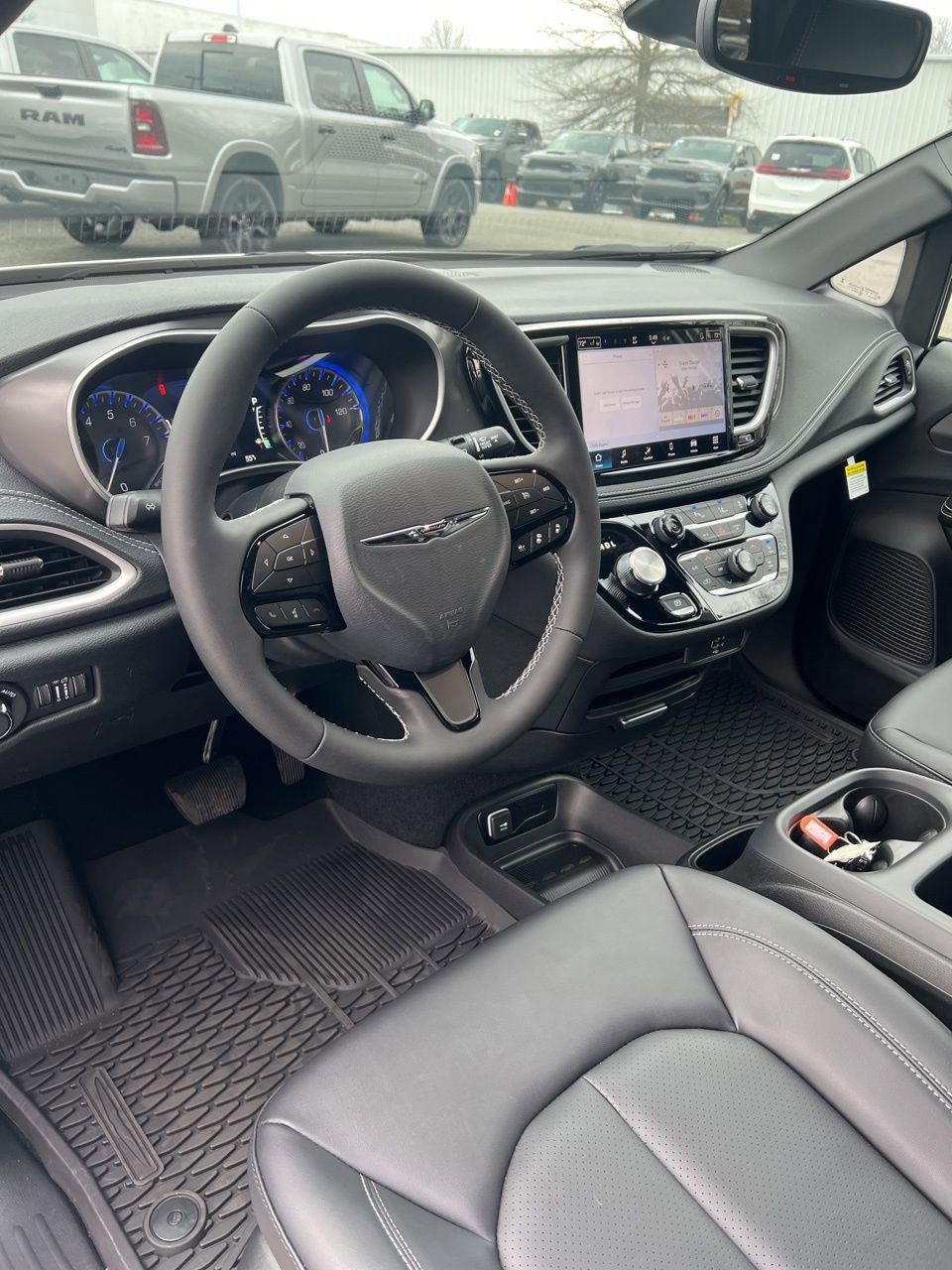 New 2026 Chrysler Pacifica Select w/ S Appearance Package image 13