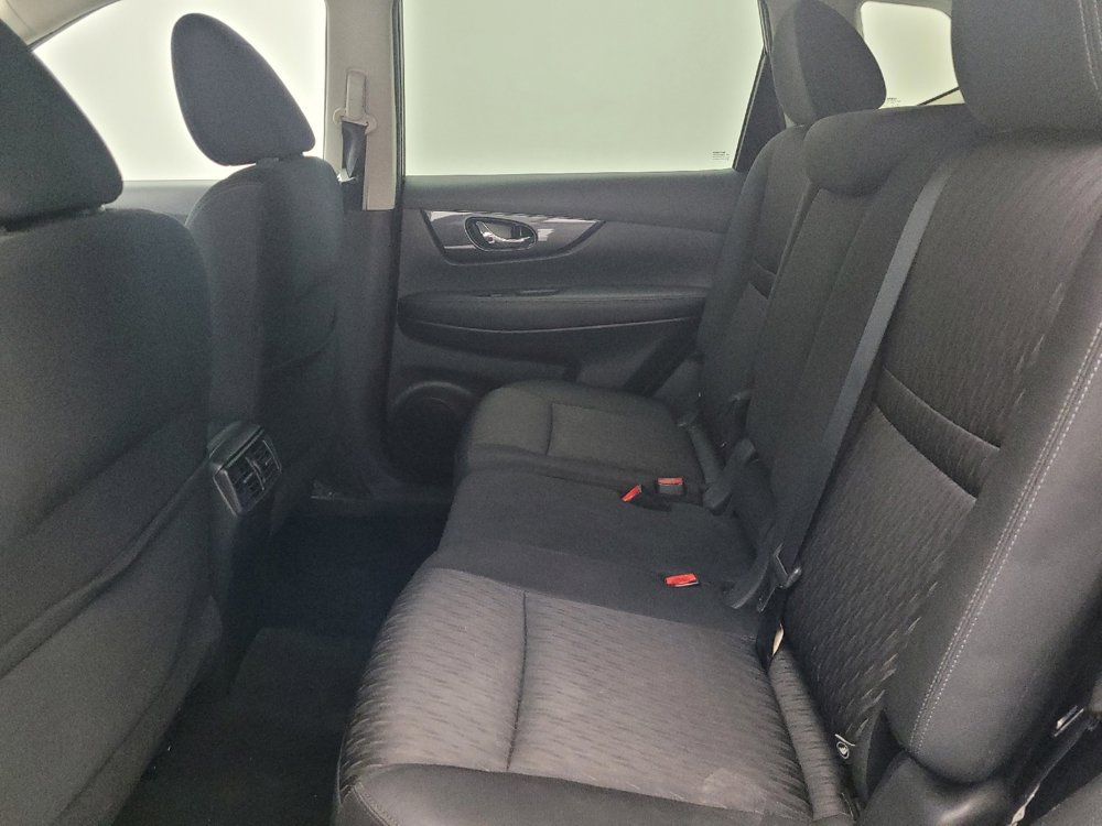 Used 2019 Nissan Rogue SV image 18