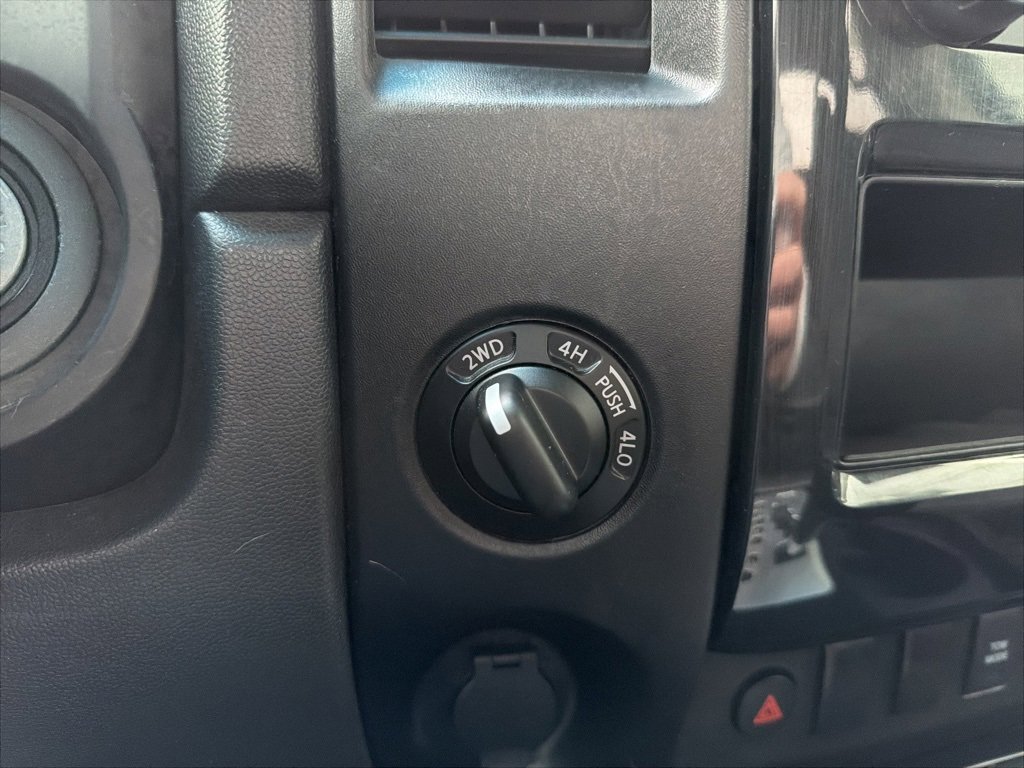 Used 2015 Nissan Titan SV w/ SV Value Truck Package image 19