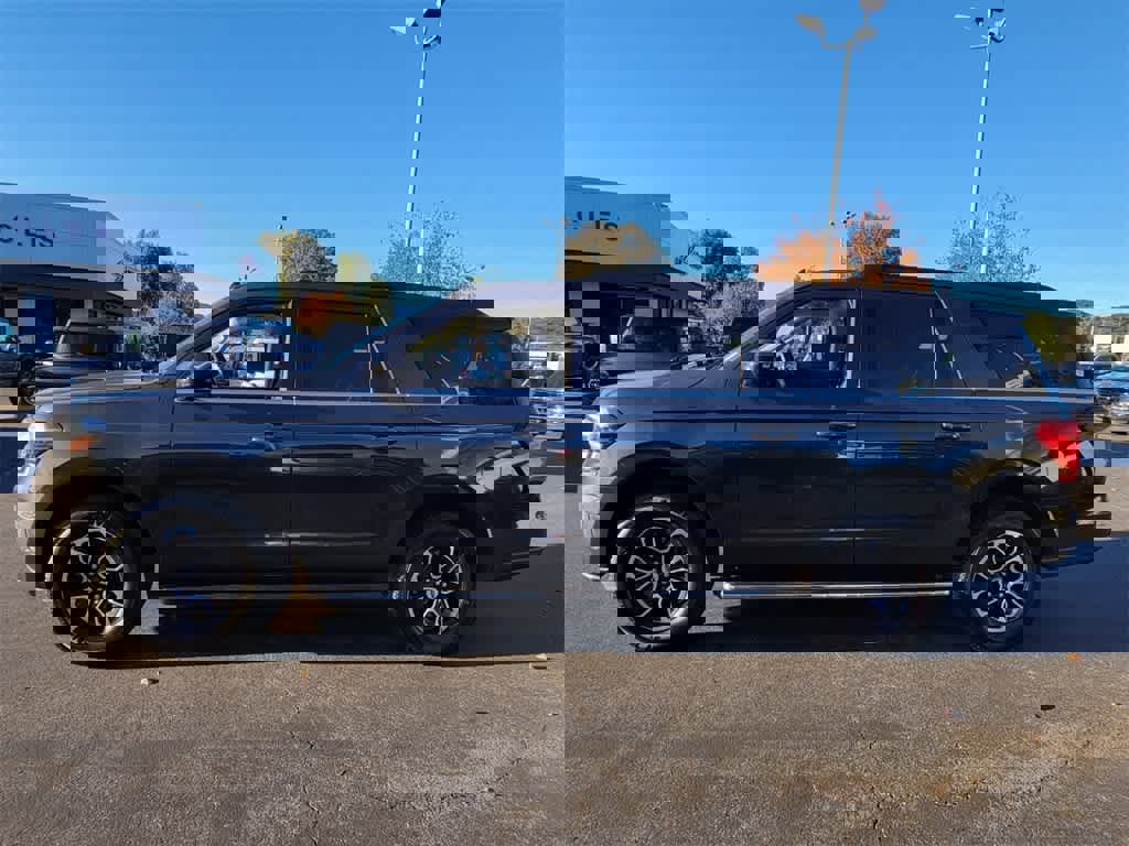 Certified 2022 Ford Expedition Max XLT image 2