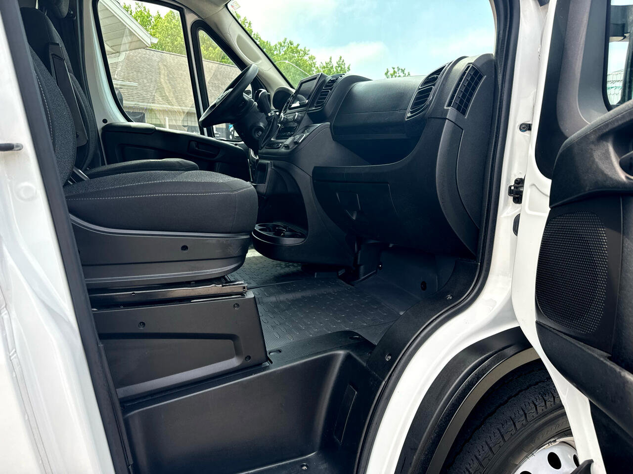 Used 2023 RAM ProMaster 2500 w/ Driver Convenience Group image 10