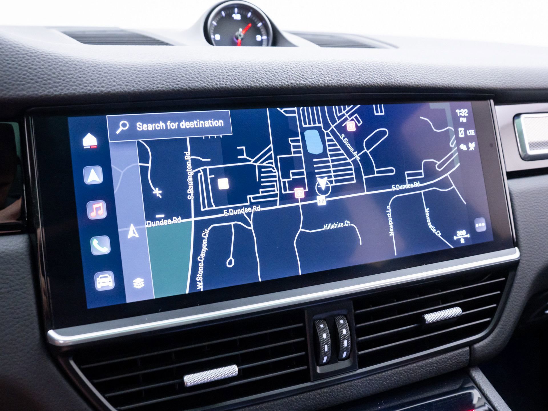 Certified 2022 Porsche Cayenne Platinum Edition image 23