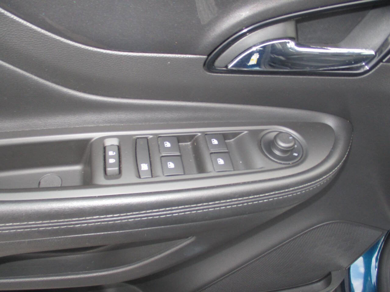 Used 2020 Buick Encore Preferred w/ Safety Package AWD/4WD image 11