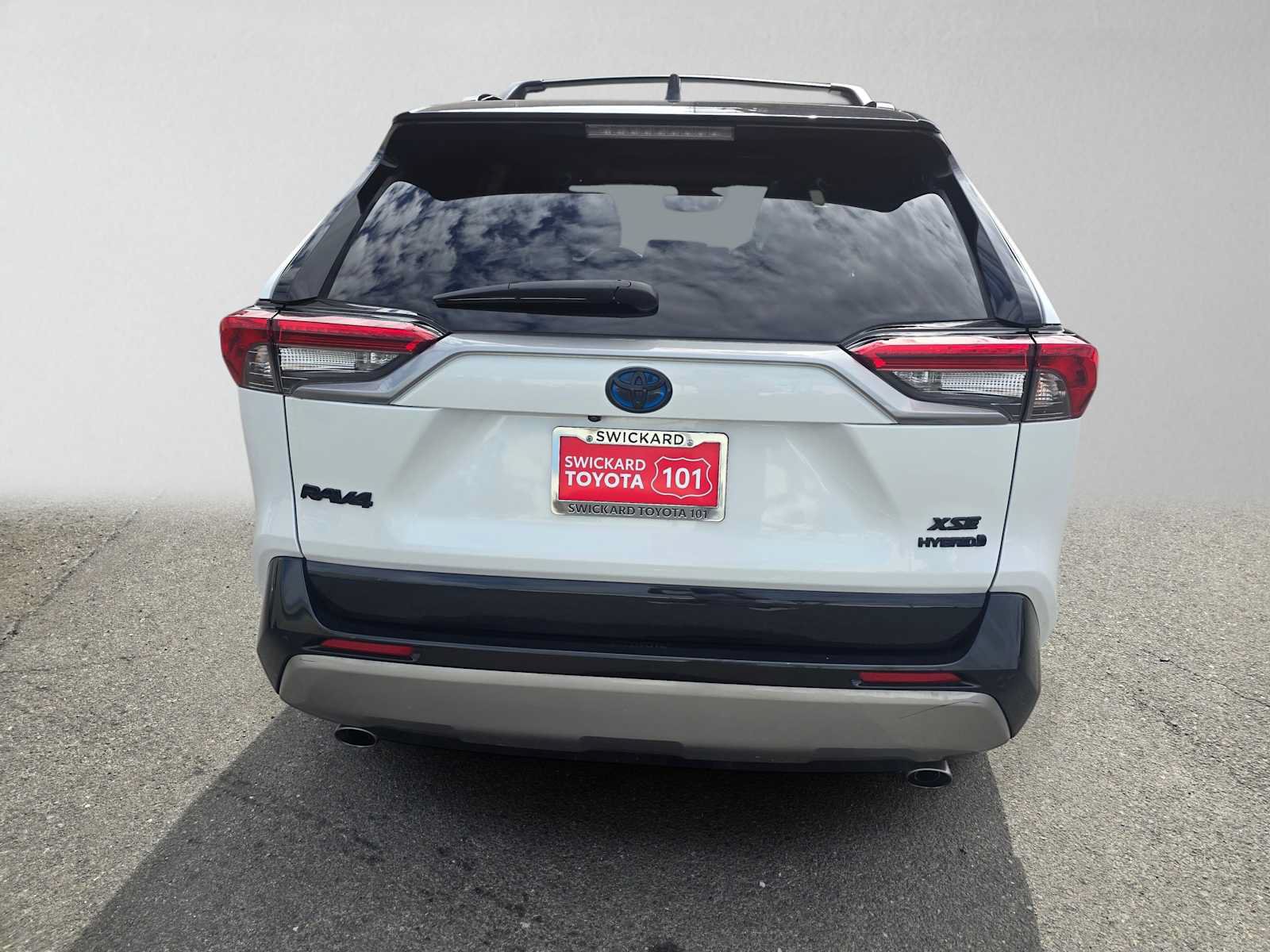 Used 2023 Toyota RAV4 XSE AWD/4WD image 4