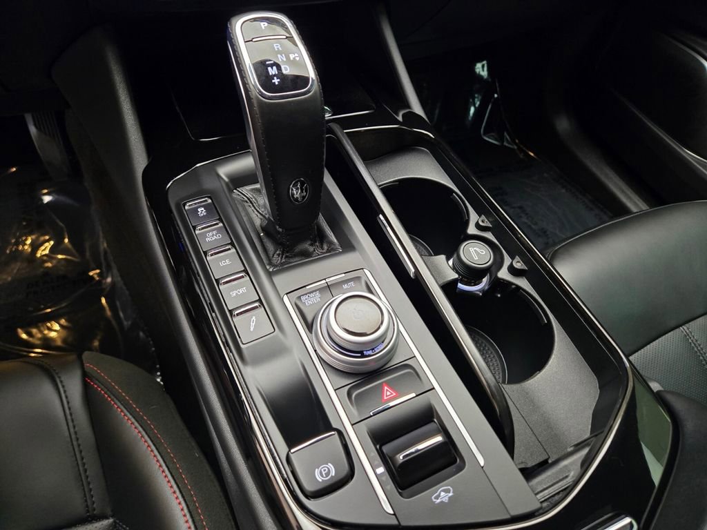 Certified 2024 Maserati Levante GT Ultima AWD/4WD image 39