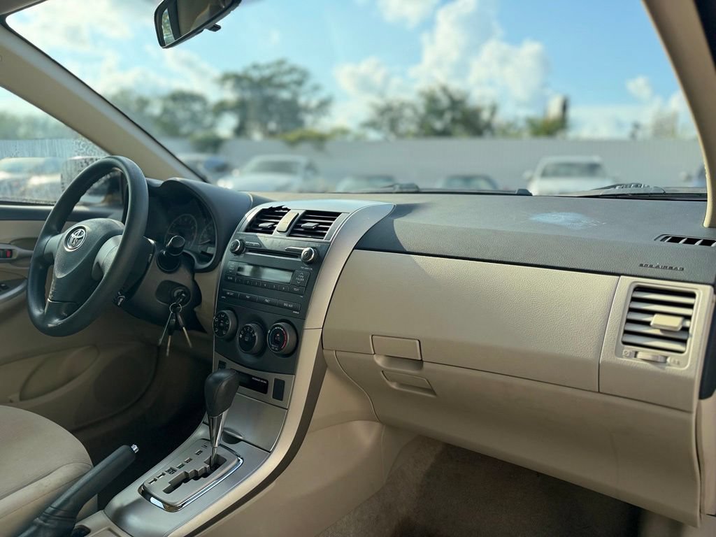 Used 2011 Toyota Corolla LE FWD image 17