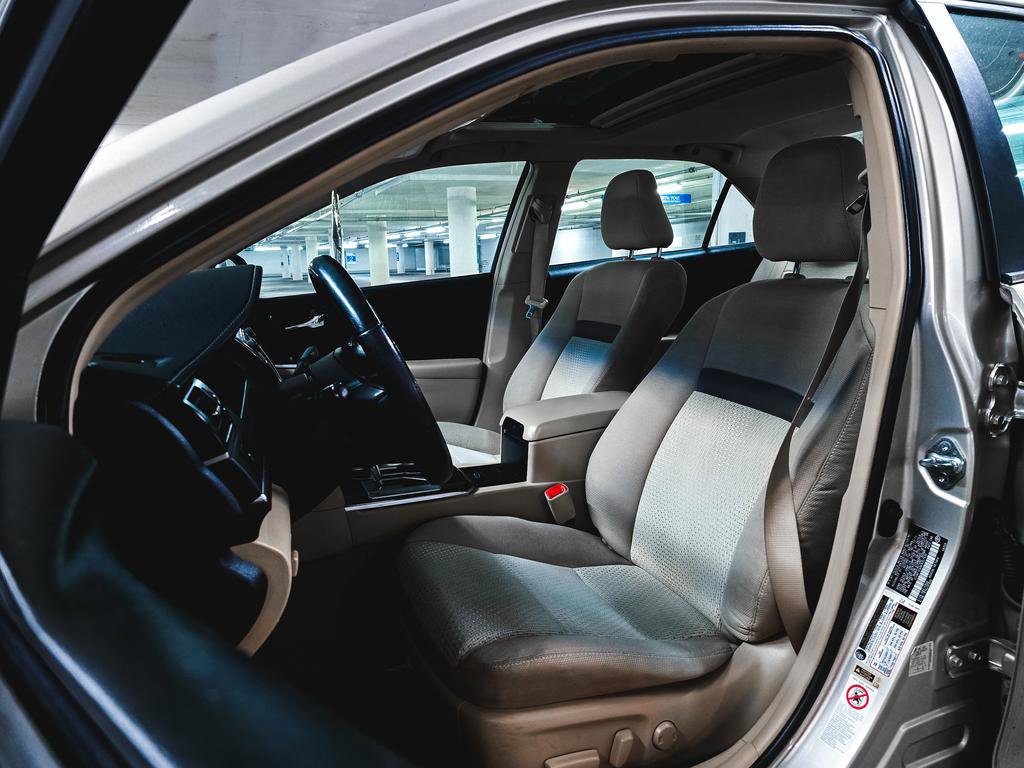 Used 2014 Toyota Camry XLE image 18