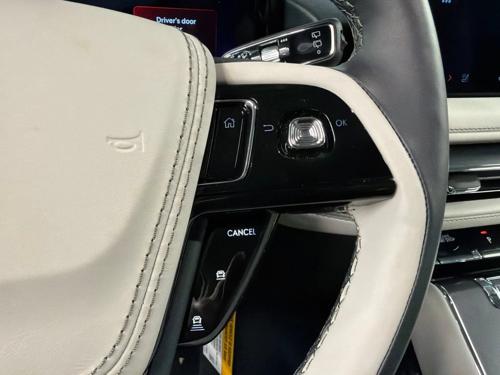 Used 2026 Lincoln Aviator AWD image 17
