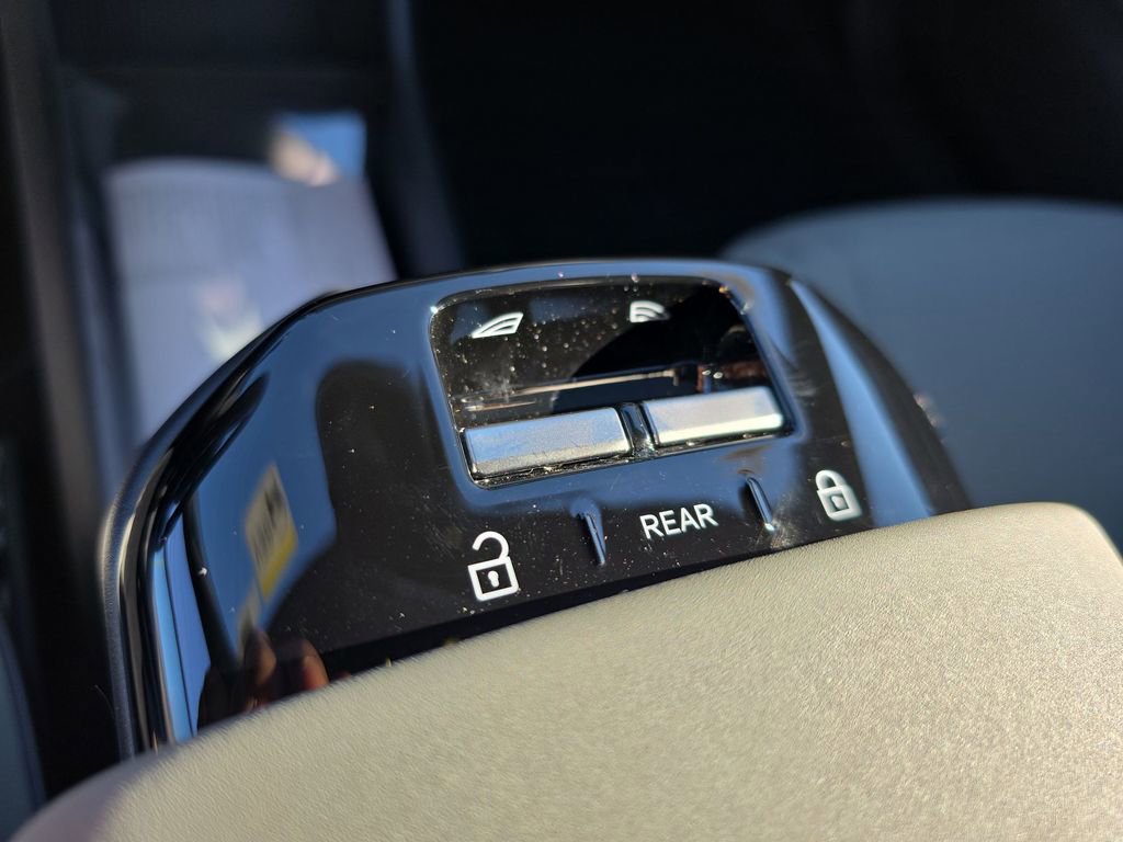 New 2026 Volvo EX30 Cross Country Ultra w/ Protection Package Premier image 38