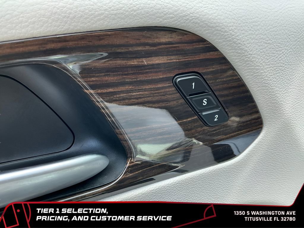 Used 2024 Chrysler Pacifica Limited FWD image 17