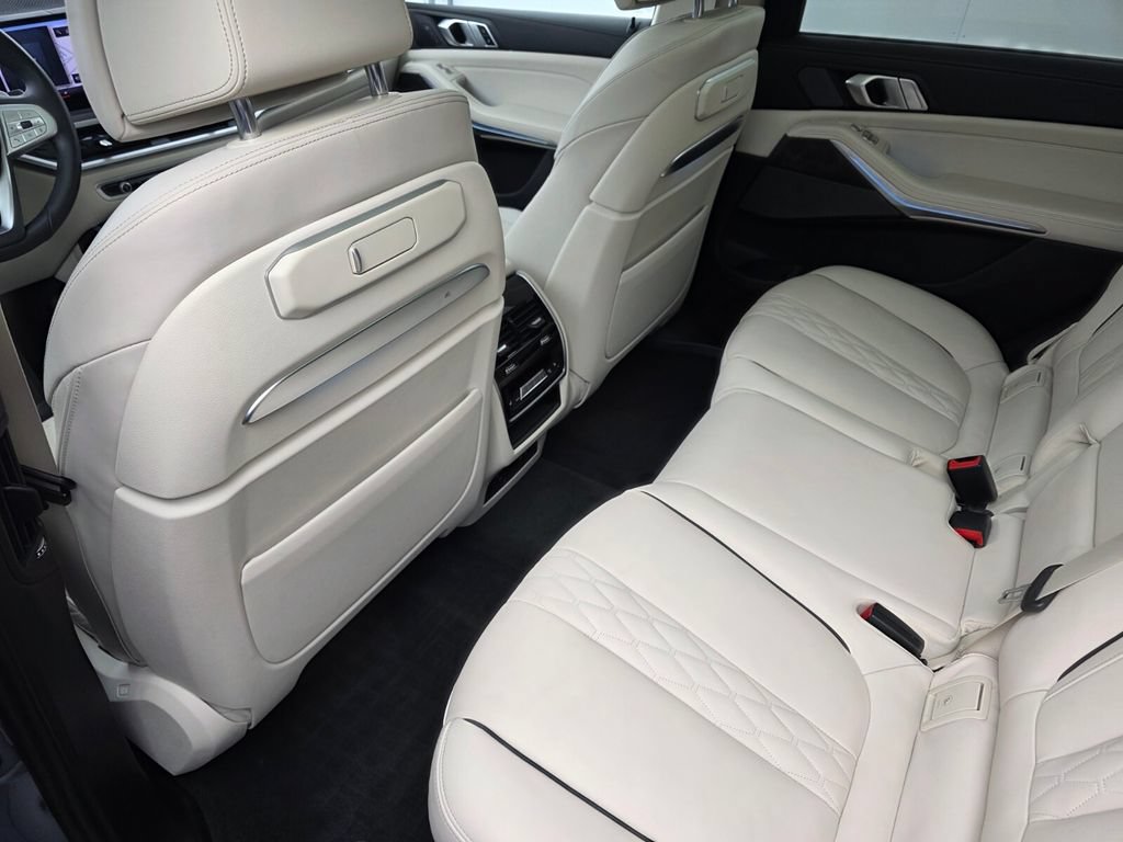 Certified 2024 BMW X7 xDrive40i w/ Premium Package AWD/4WD image 15