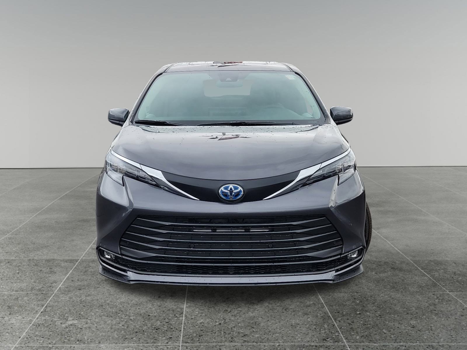 New 2025 Toyota Sienna XLE image 2