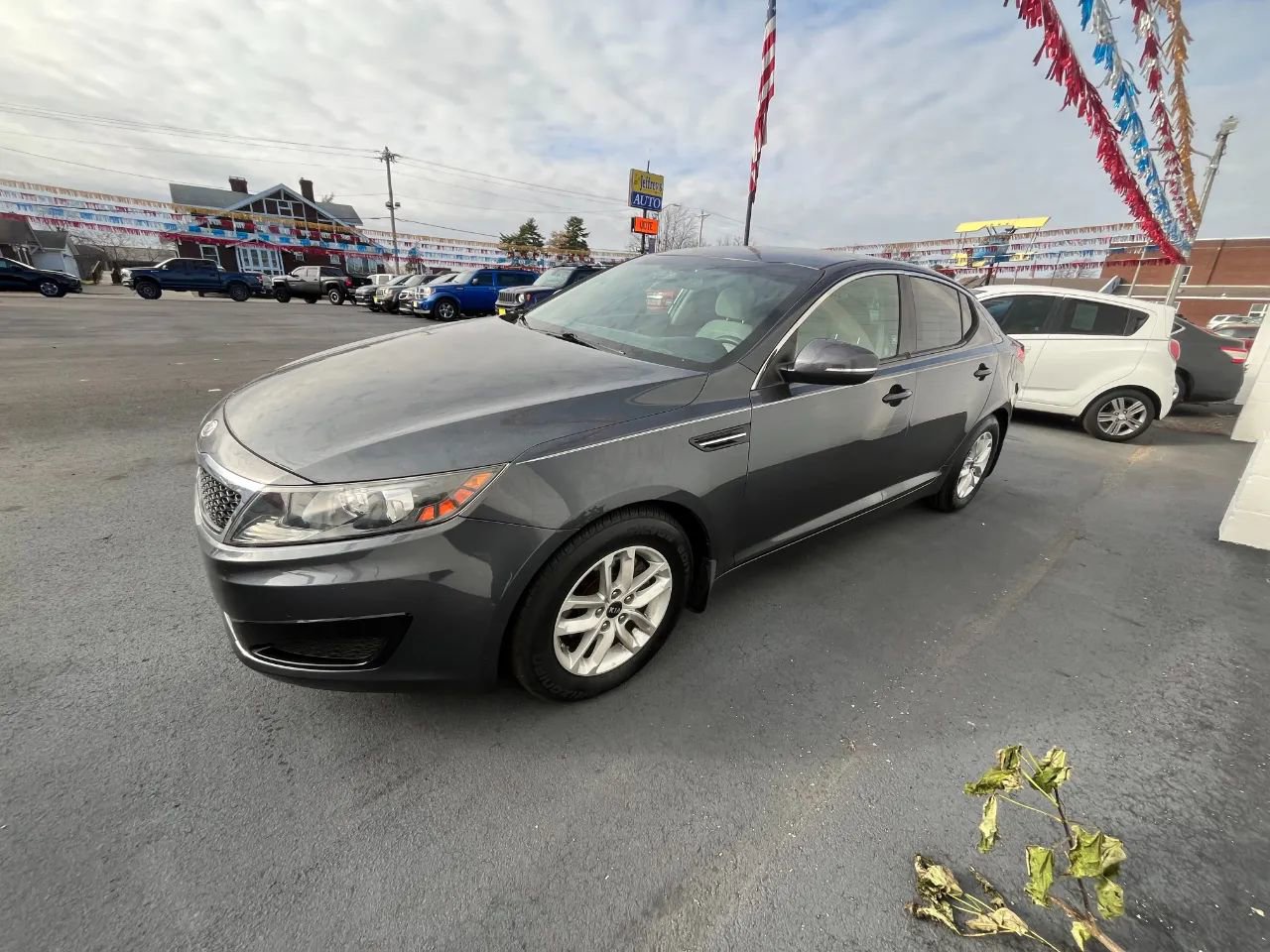 Used 2011 Kia Optima LX w/ Technology Pkg image 2