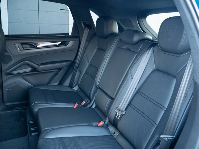 New 2026 Porsche Cayenne GTS image 18