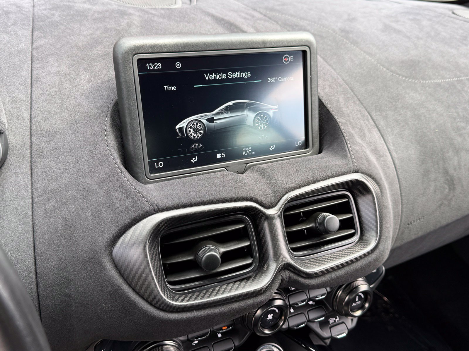 Used 2019 Aston Martin V8 Vantage Coupe RWD image 30