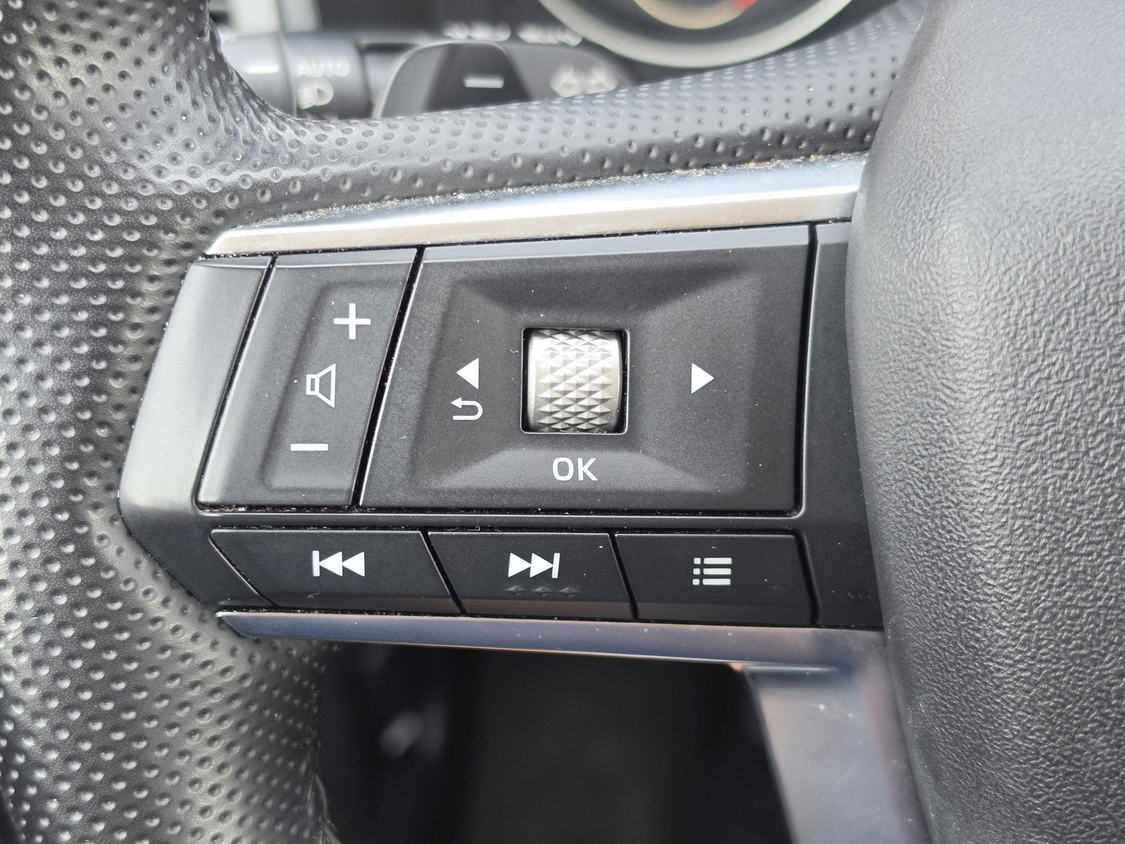 Used 2024 Mitsubishi Outlander SE image 19