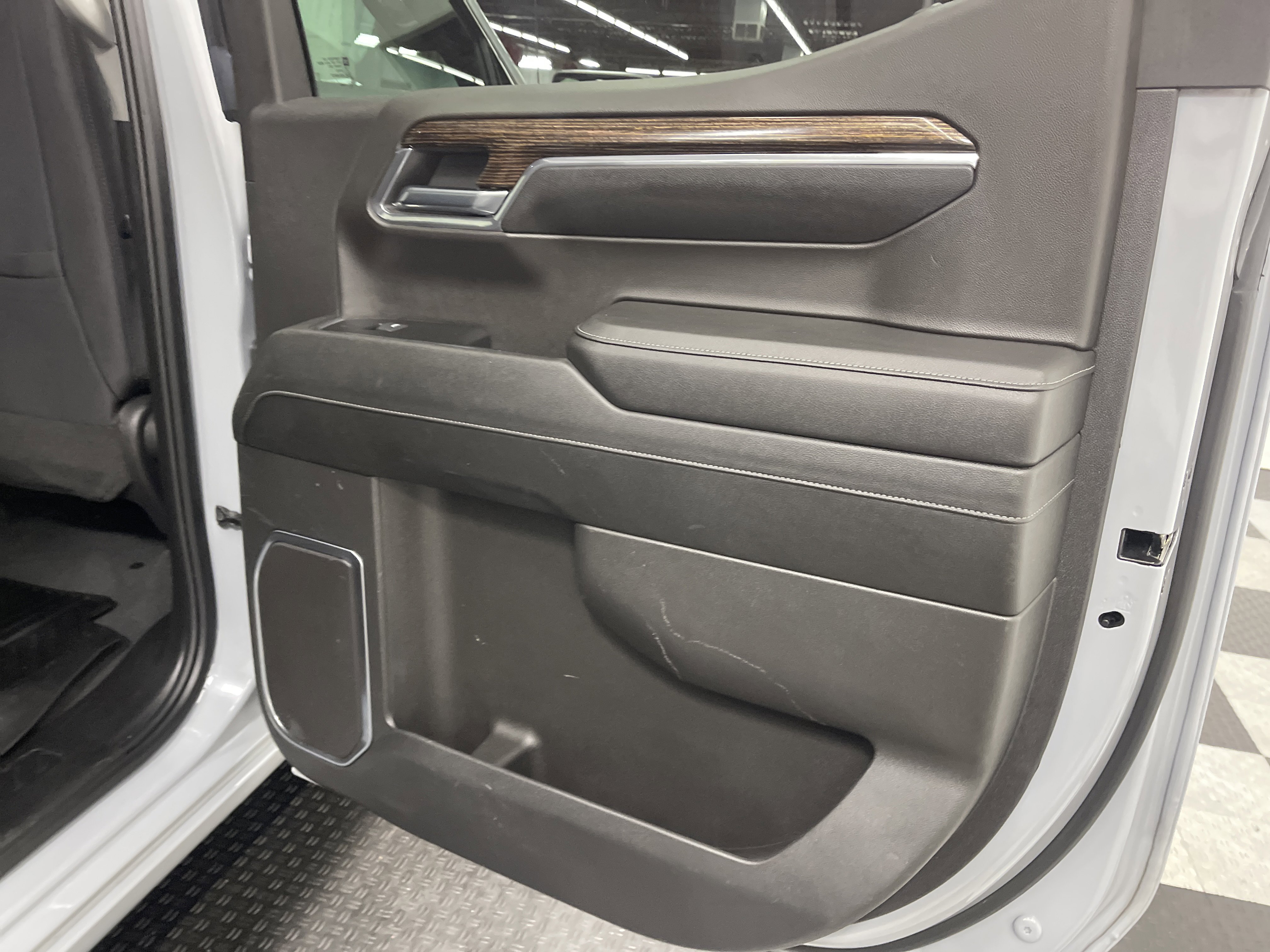 Used 2024 GMC Sierra 1500 SLE image 18