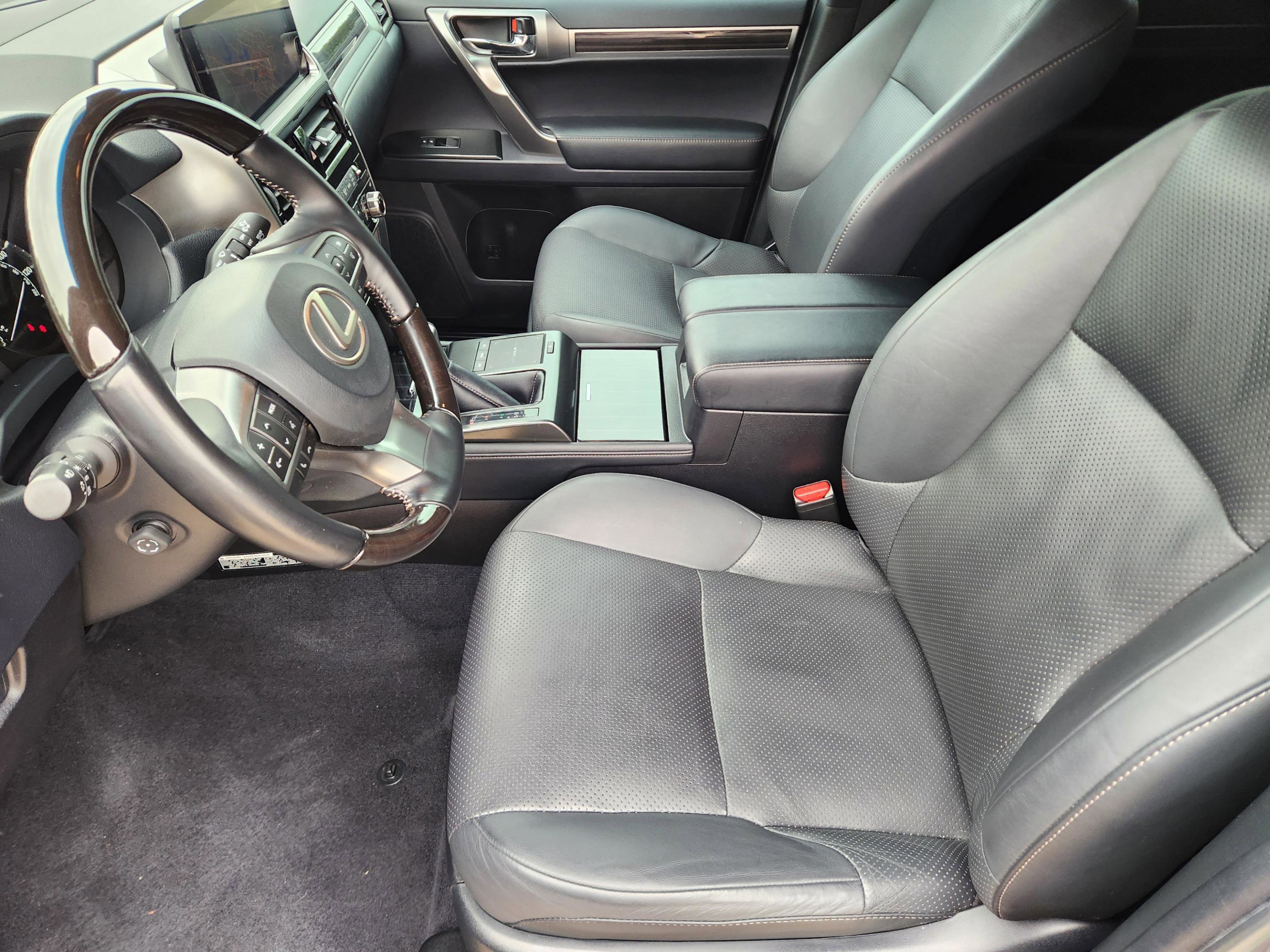 Used 2022 Lexus GX 460 Luxury w/ Sport Design Package AWD/4WD image 5