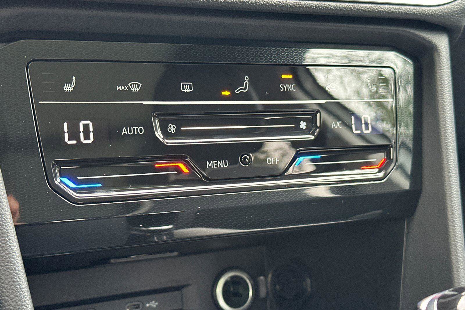 New 2026 Volkswagen Taos SE image 19