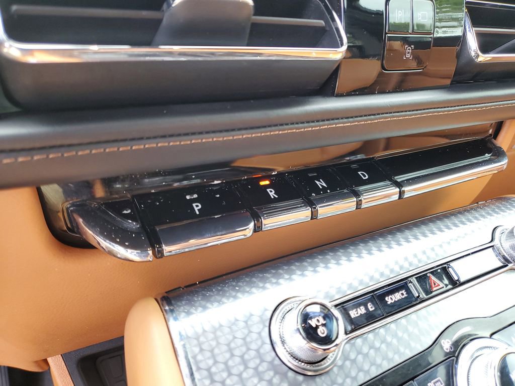 Certified 2023 Lincoln Aviator Black Label Grand Touring w/ Class IV Trailer Tow Package AWD/4WD image 31