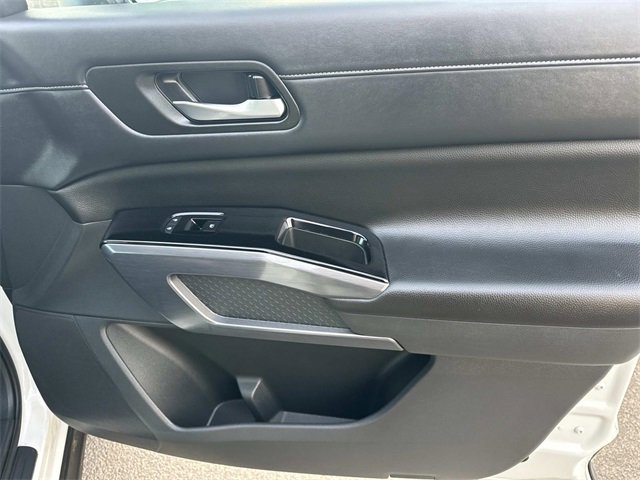 Used 2023 Nissan Pathfinder SL image 27