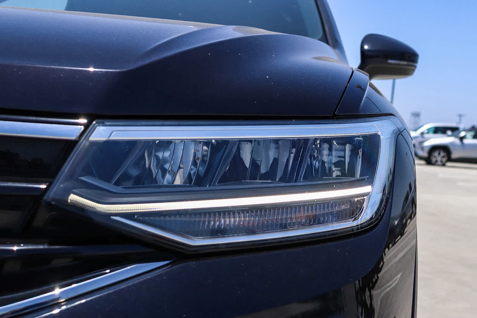 Certified 2023 Volkswagen Tiguan SE R-Line FWD image 7