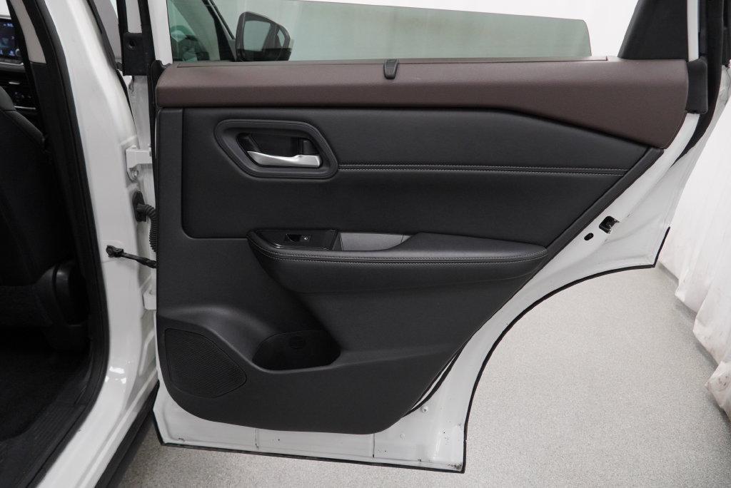 Used 2023 Nissan Rogue SV w/ SV Premium Package AWD/4WD image 31