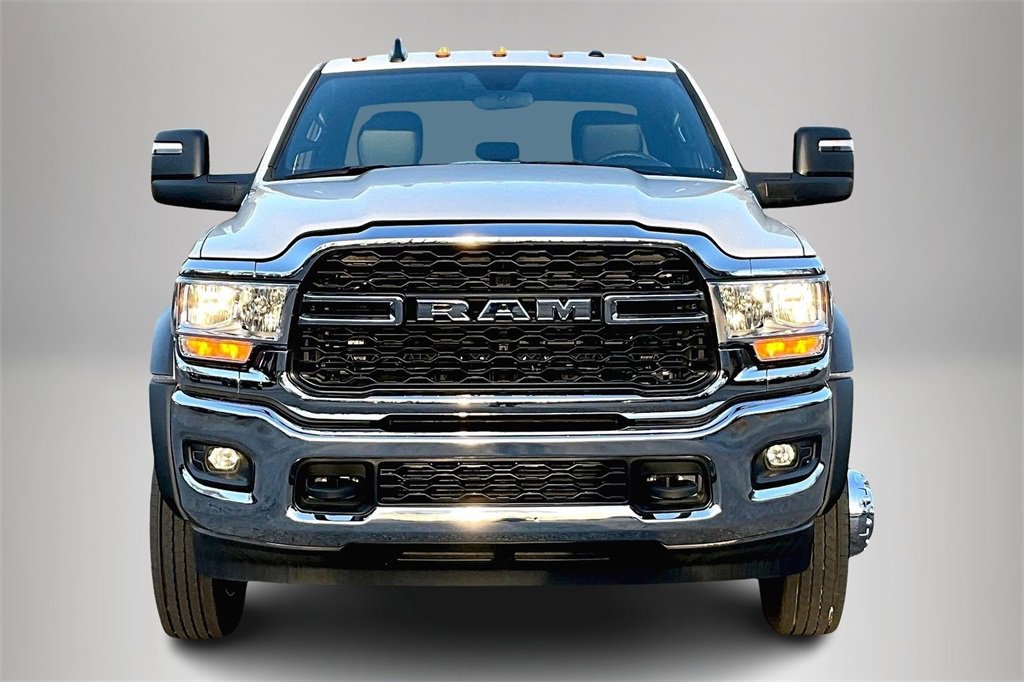 Used 2024 RAM 5500 Tradesman w/ Chrome Appearance Group image 4