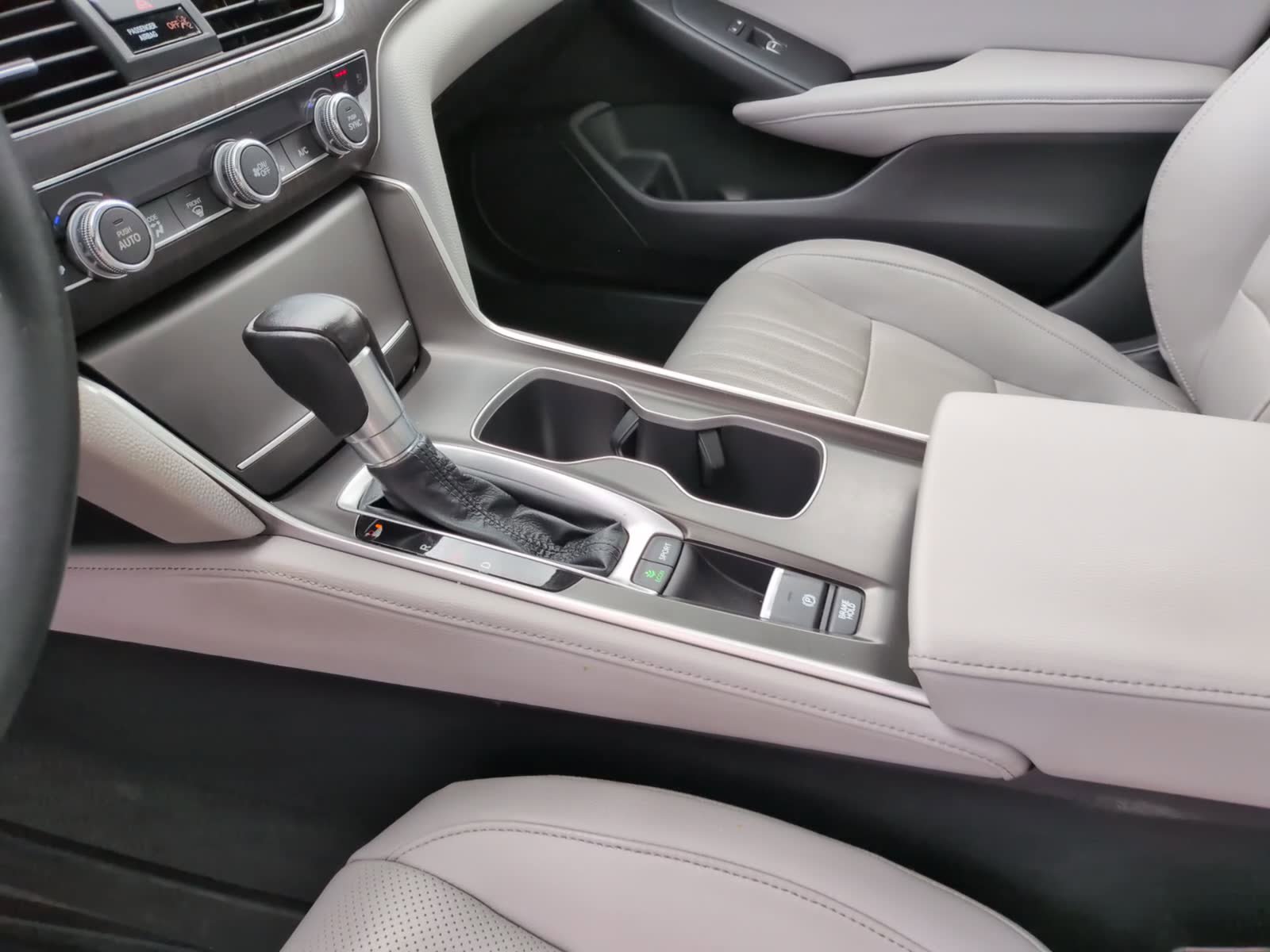 Used 2018 Honda Accord Touring image 22