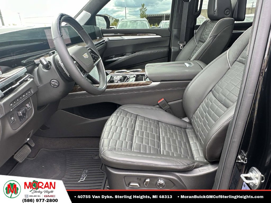 Used 2025 Cadillac Escalade Sport Platinum AWD/4WD image 18