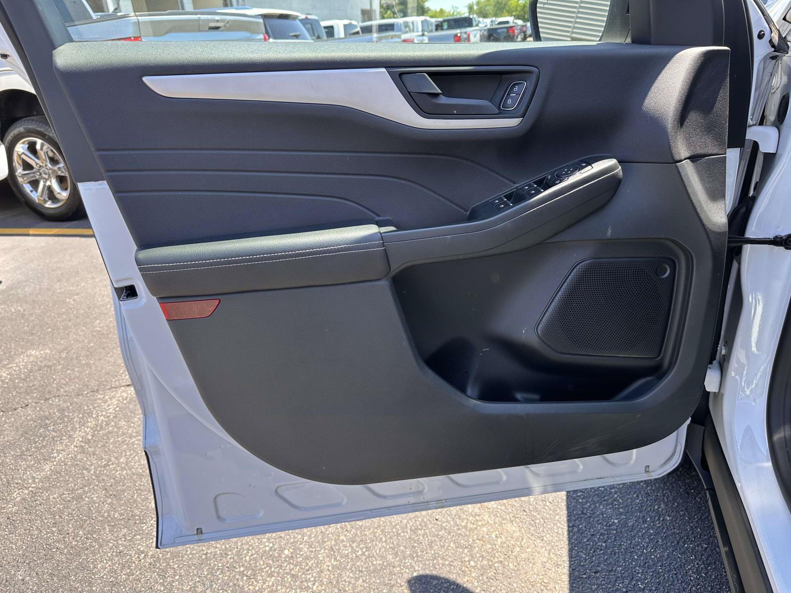 Used 2022 Ford Escape SE w/ SE Sport Appearance Package AWD/4WD image 9