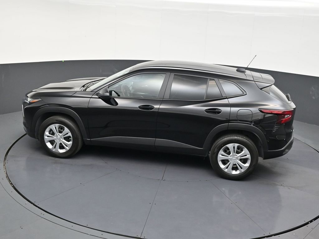 Used 2025 Chevrolet Trax LS FWD image 14
