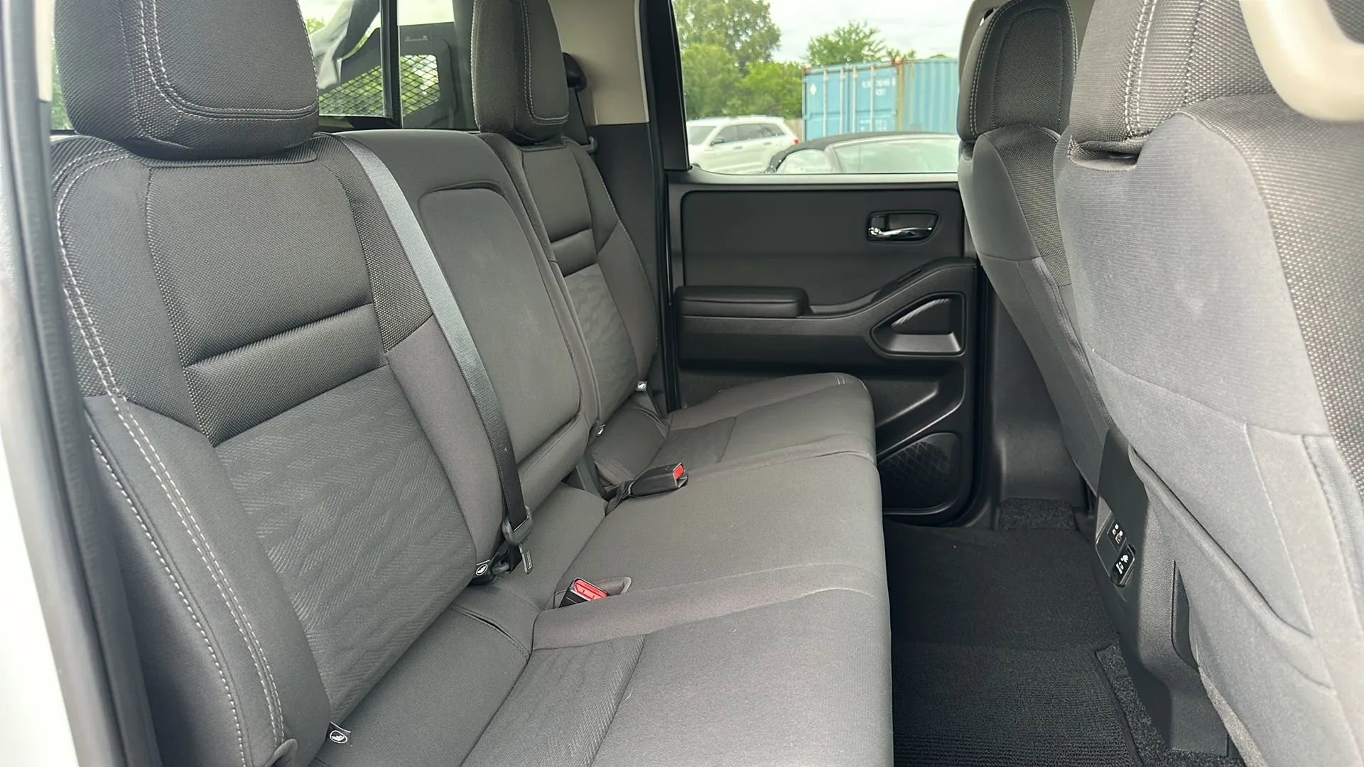 Used 2024 Nissan Frontier SV image 16