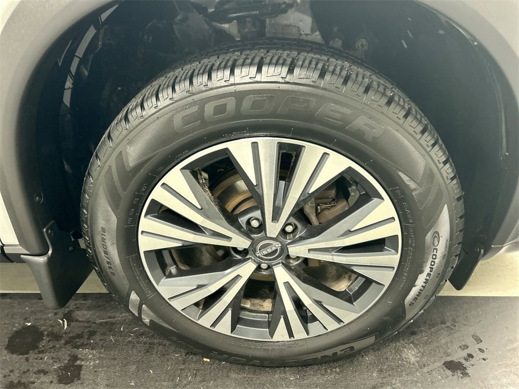 Used 2023 Nissan Rogue SV image 8