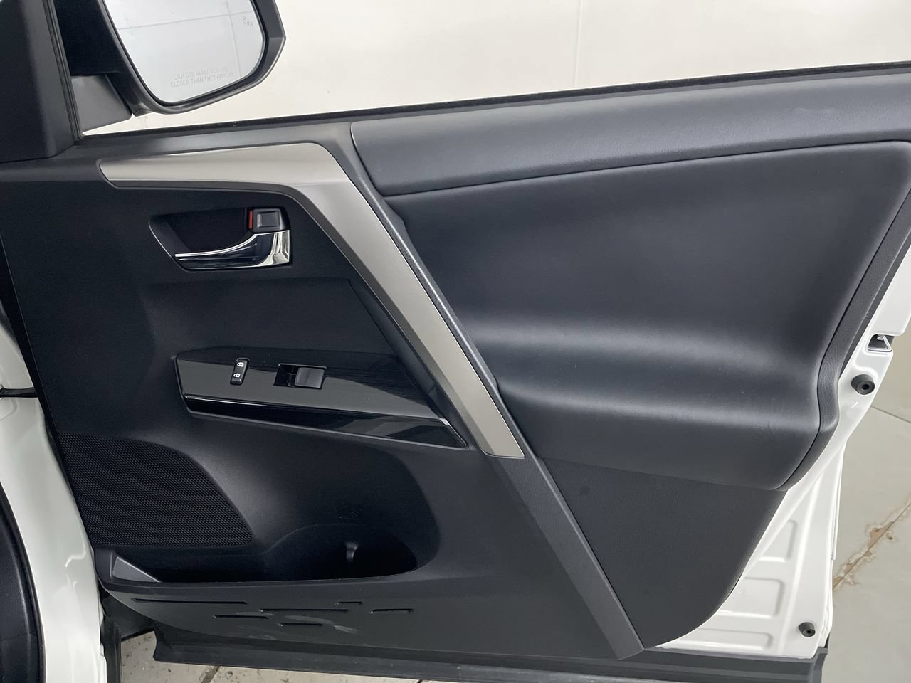Used 2018 Toyota RAV4 Limited AWD/4WD image 27