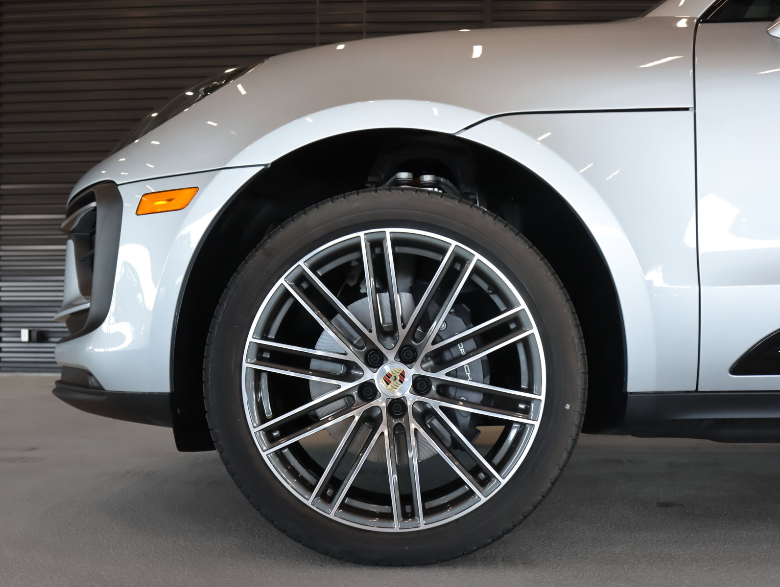 Used 2025 Porsche Macan image 12