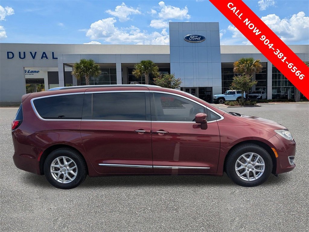 Used 2020 Chrysler Pacifica Touring-L image 3